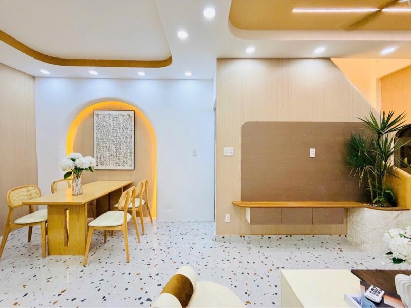 Bán nhà đẹp gần cv làng hoa - ngang rộng 4m - full nội thất - 2