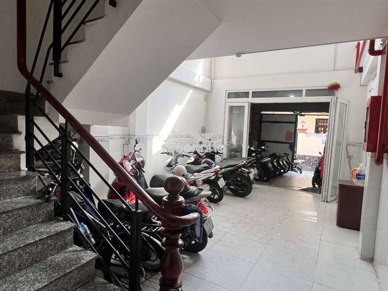 Gà đẻ trứng vàng chdv 12 phòng ngay ngã tư hàng xanh