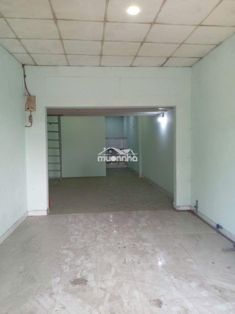 Cho thuê nhà  cấp 4 có gác lửng ,gần quốc lộ 1a, dt  48m2. gía 6 triệu - 3