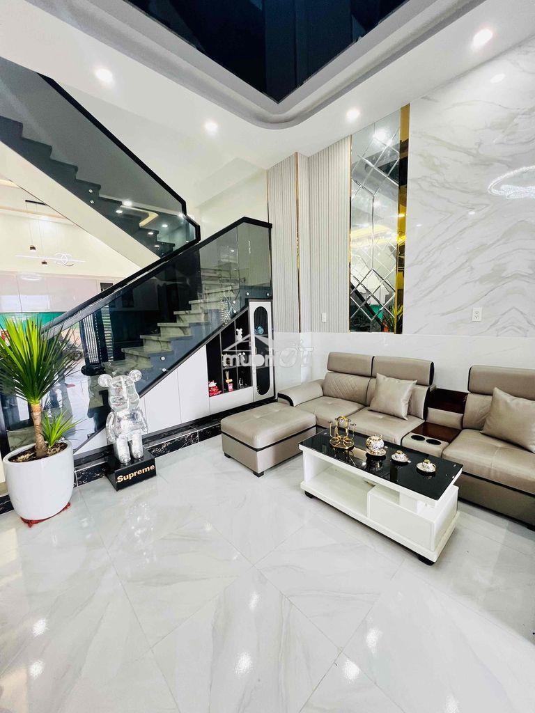 Nhà mới full nội thất cao cấp . 1 trệt , 2 lầu .long hậu