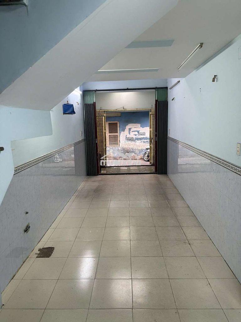 Nguyên căn dt3x15m đúc3 tấm có 4pn, 3wc hẻm 2,5m cách đquang trung 20m