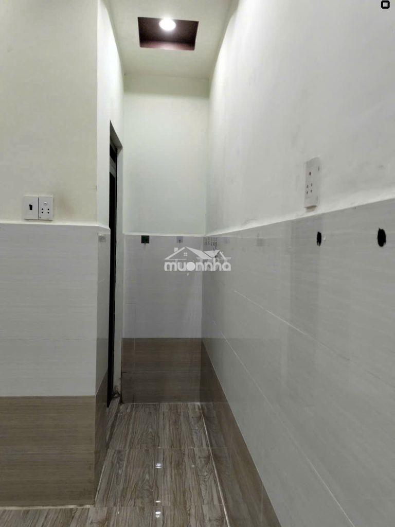 Phòng cho thuê ngay cc lý chiêu hoàng, có thang máy, máy lạnh