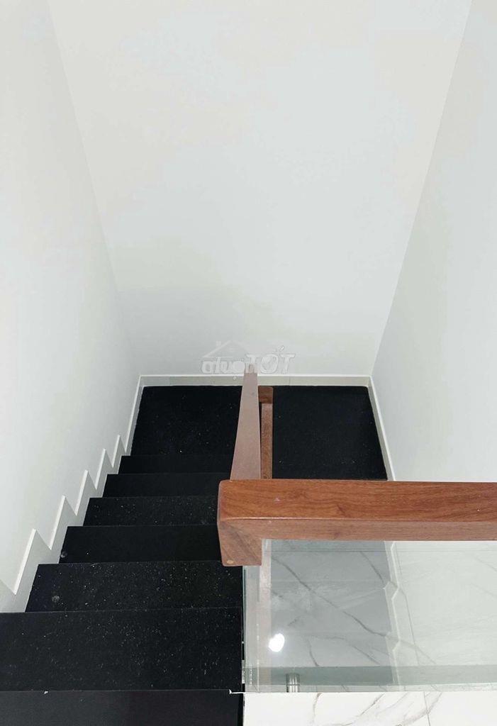 3đ nhỉnh hẻm xe hơi thông , tân phú giáp tân bình , 3 tầng 4 phòng ngủ - 4