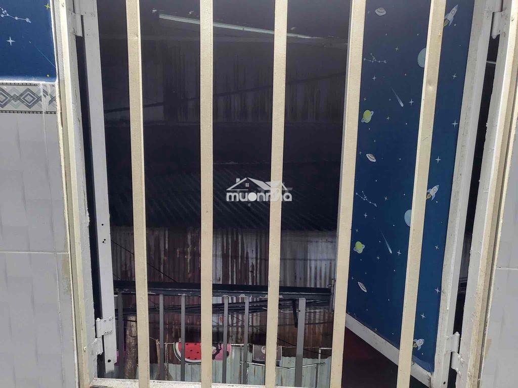 24/8 em còn 1 phong trống như còn 1 phòng. 4x5m có tolet riêng. giờ gi - 3