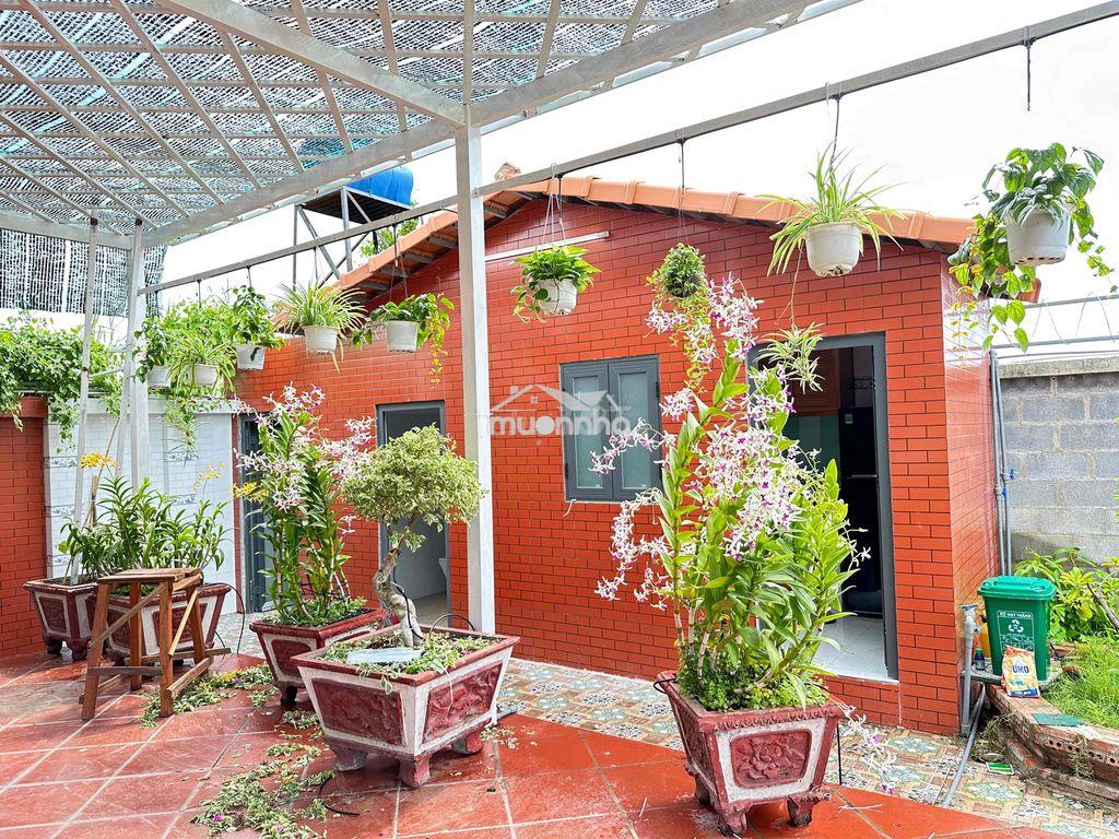 Cần bán gấp căn nhà gỗ sân vườn - 2