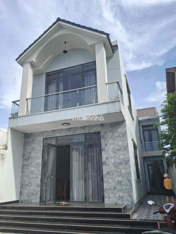 Cho thuê nguyên căn biệt thự (304m2) gần aeon phường long an