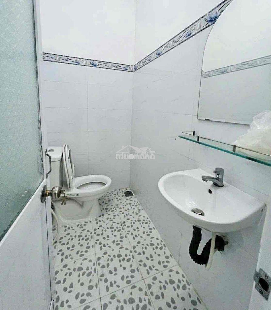 Trường thọ - nhà 2 tầng hẻm xe hơi- diện tích lớn - giá chỉ nhỉnh 6đ - 3
