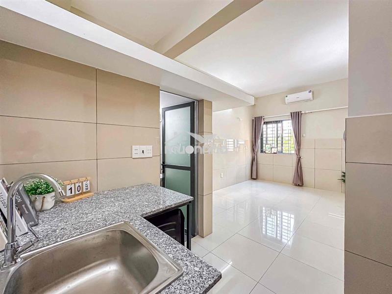 Studio cửa sổ trời máy giặt riêng tại kdc intresco đi bộ đại học ueh