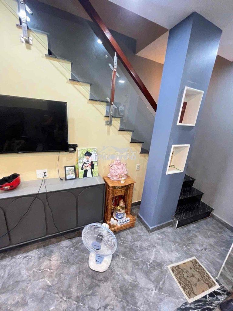 Hot, bán gấp nhà đẹp lộ tẻ btân, 92m2, 2 tầng mới đẹp, sát mặt tiền,3t - 2