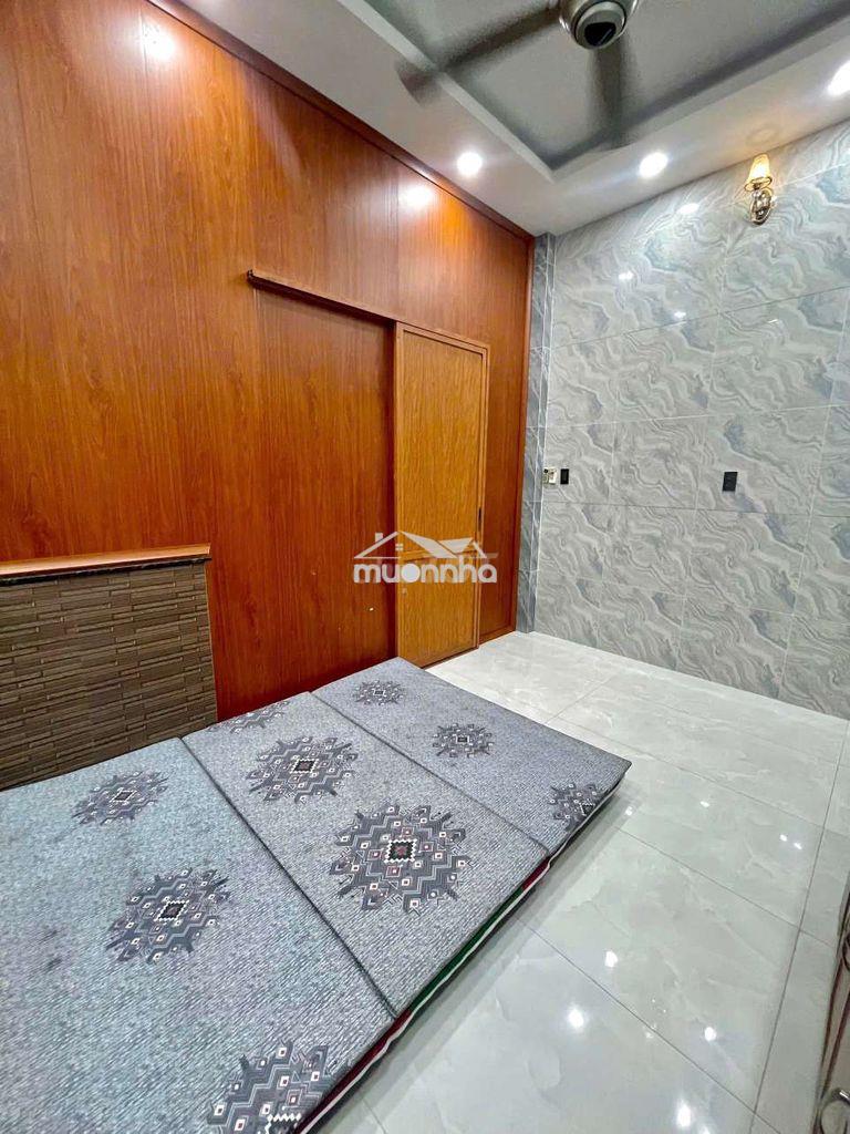 4tr3 phòng trệt có sân rộng nội thất đầy đủ - 4