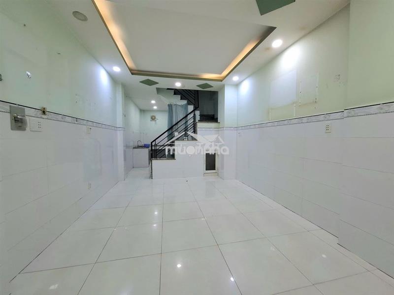 Cho thuê nhà nguyên căn cmt8 quận 3, dtsd 96m2, sát mặt tiền, hẻm 3m