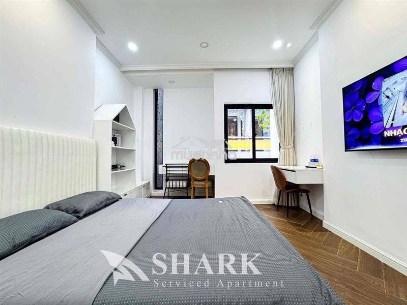 Căn hộ 2pn tách bếp thiết kế hiện đại siêu xinh ở giữa lòng thành phố.