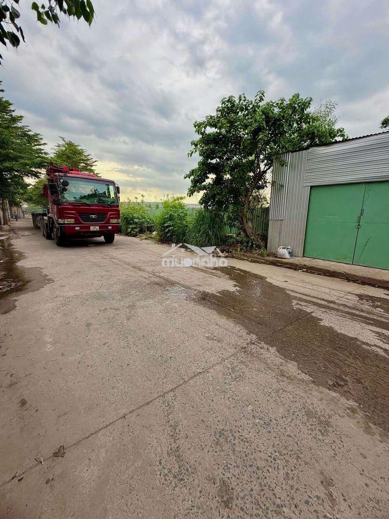 Xưởng dĩ an đất 2000m xưởng 1000m giá 65 cont đi 24/24 - 2