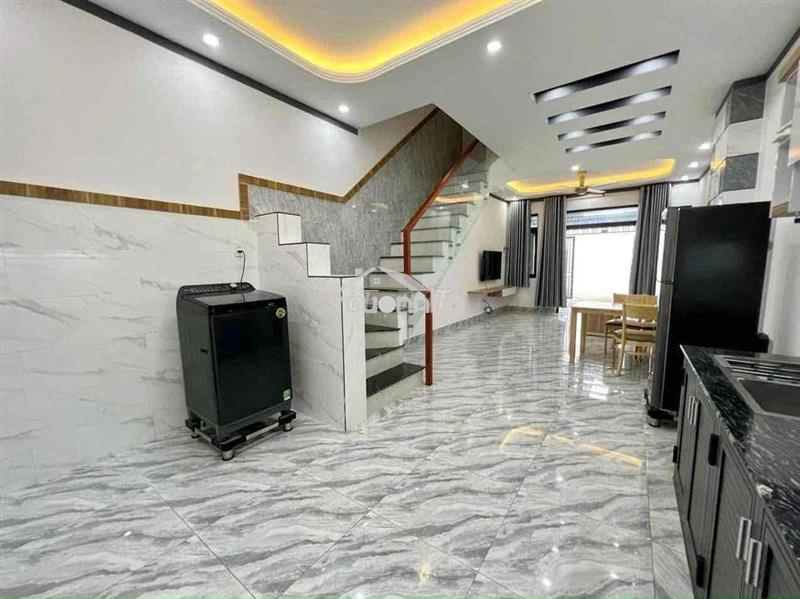 Nhà cho thuê mới ngay chợ phú hoà 2 phòng ngủ full nội thất sân ô tô