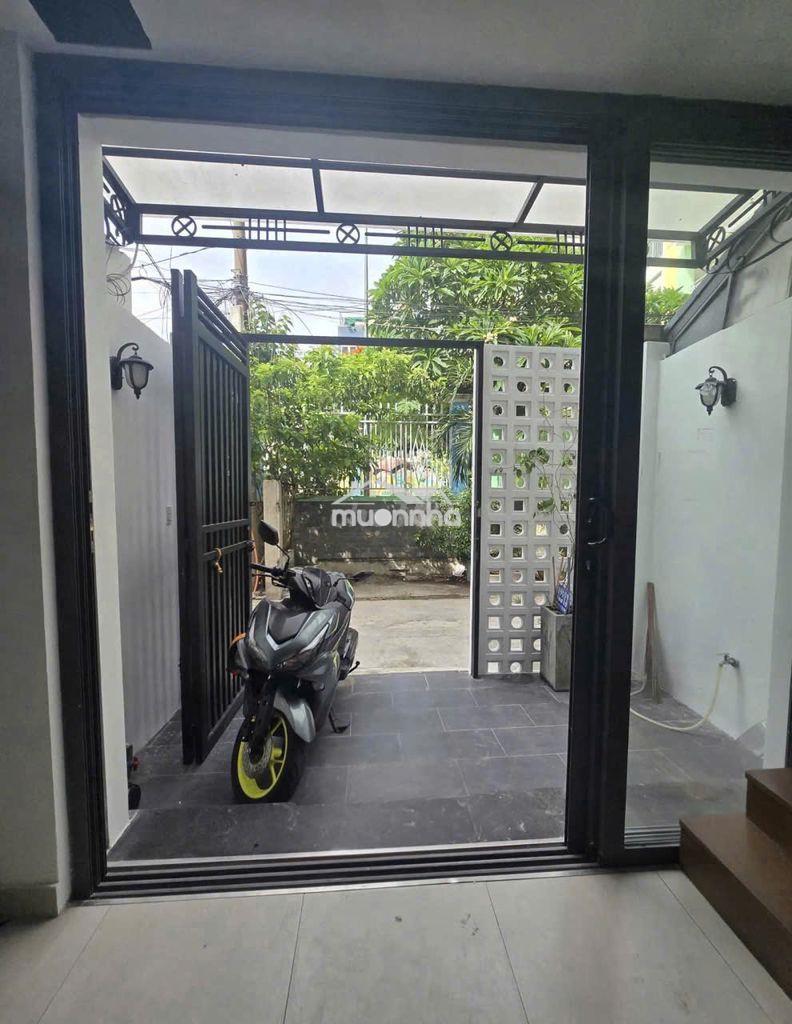 Cho thuê nhà nguyên căn hẻm 922 cách mạng tháng 8 - 2