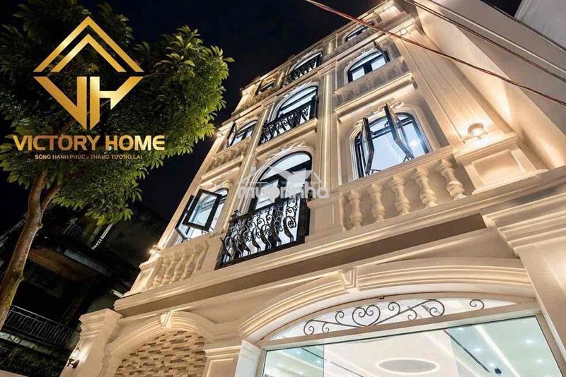 Gác cao có cửa sổ trời thang máy hầm xe máy giặt riêng ngay gần iuh