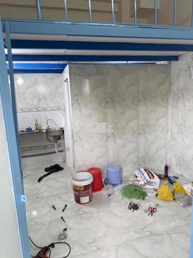 Phòng trọ cho công nhân thuê, giờ giấc tự do, wc, bếp, gác,gần chợ bà - 4