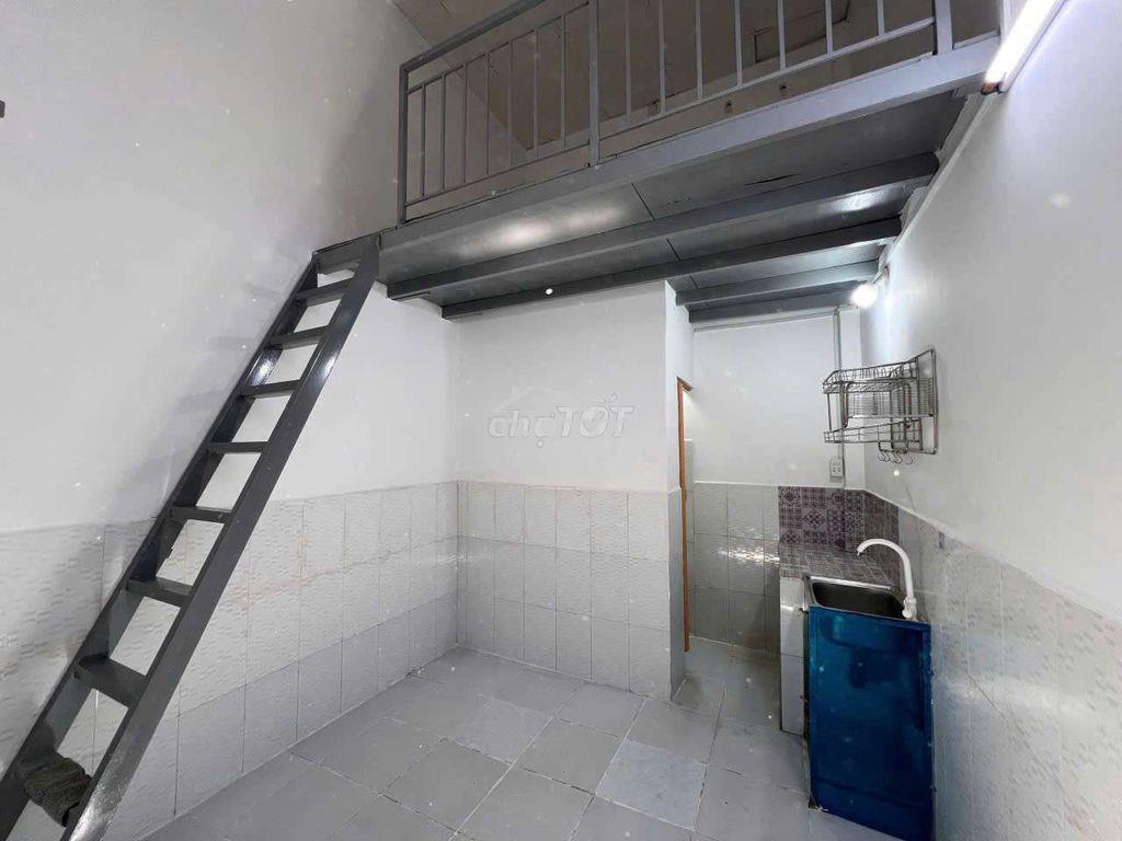 Phòng trệt có gác sẵn máy lạnh. chính chủ cho thuê - 2