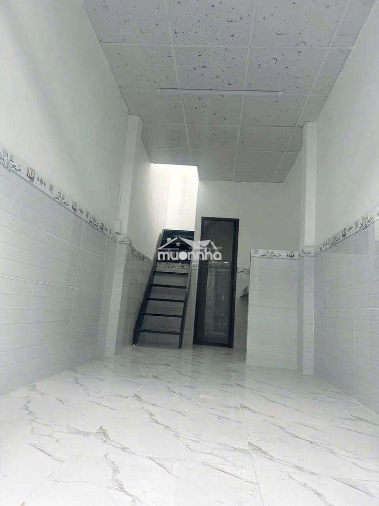 Cho thuê nhà đường phạm hùng c10 dt.3m×6m } 1 lầu 1 phòng 1 toilet.