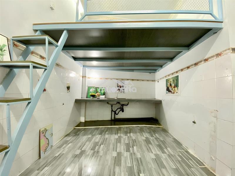 Phòng gác rộng, lầu trệt, cách đh gia định- đh công nghiệp - 500m