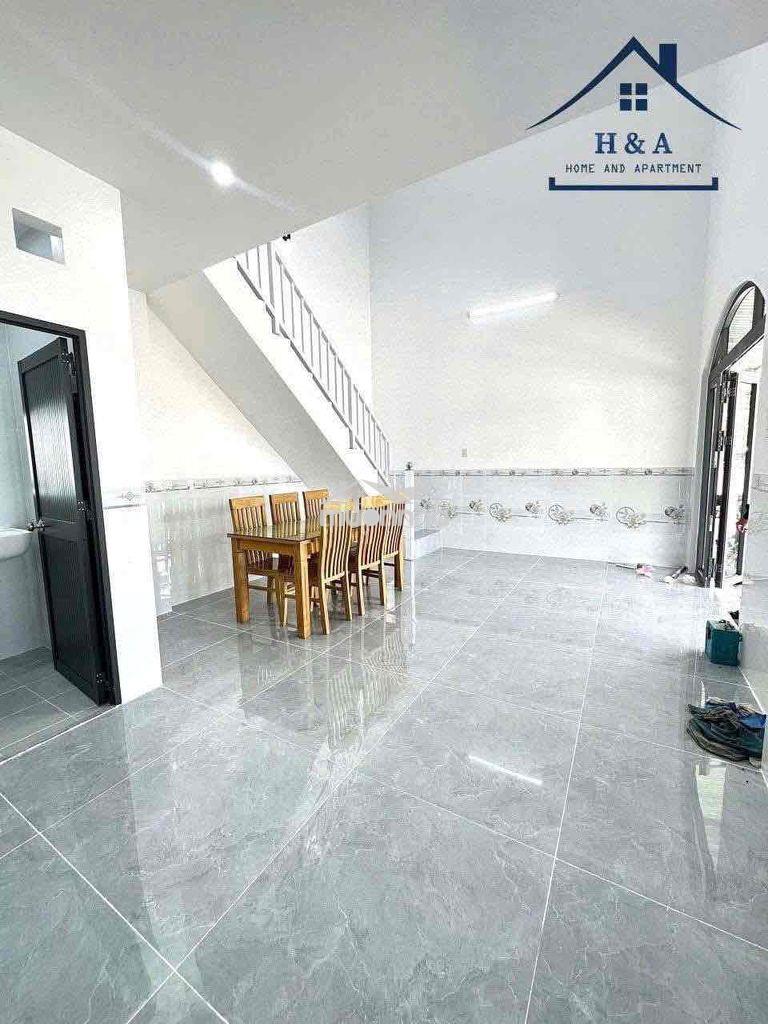 Cho thuê phòng trệt diện tích lớn ngay chợ bùi đình tuý - 3