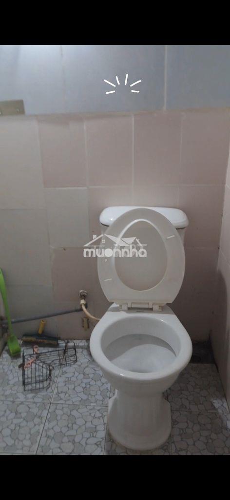 Huỳnh văn bánh,phòng trệt,có gác lửng.