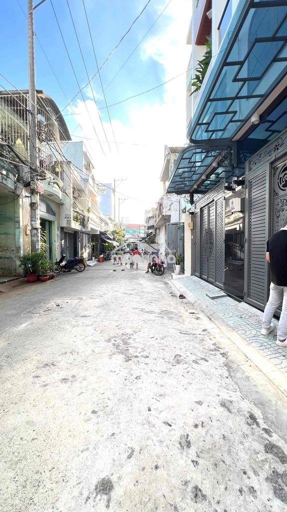 Nhà phố hiện đại 5 tầng ngay ngã tư bốn xã, đương 8m thông, 4x14m, sân - 2