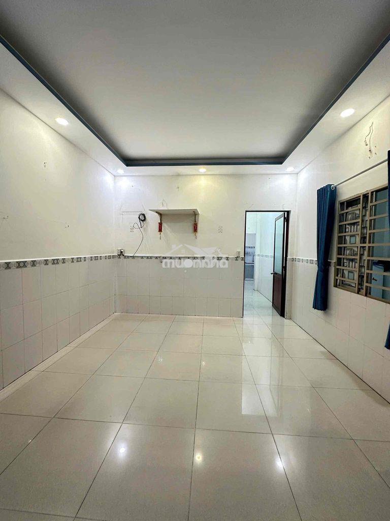 Nhà [ 5 x 14 ] 1 lầu 3pn , 2 tolet,hẻm 5m  ,kênh nước đen