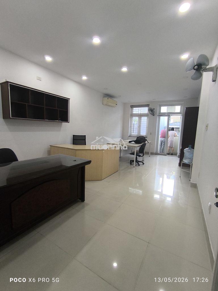 Cho thuê sàn văn phòng có ban công nội thất không phí quản lý quận 10 - 2