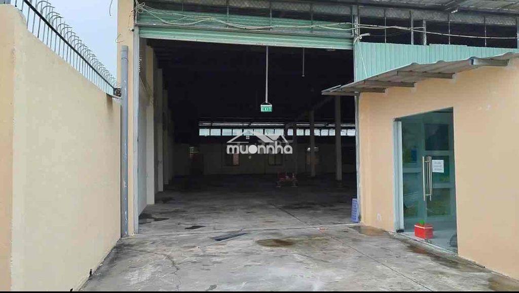Cho thuê xưởng 1000m ngay ngã tư tô ký và thới tam thôn 18 - 4