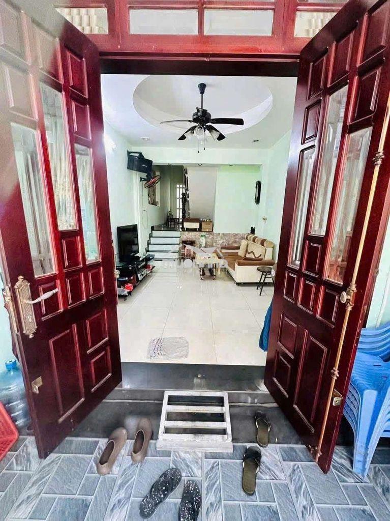 Hơn 5 tỷ, nhà gò vấp, hẻm lớn,khu phân lô dt gần 50m2, nhà 2 tầng - 2