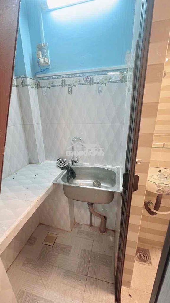 Cho thuê nhà nhỏ có máy lạnh giá rẻ tôn đản quận 4 - 4