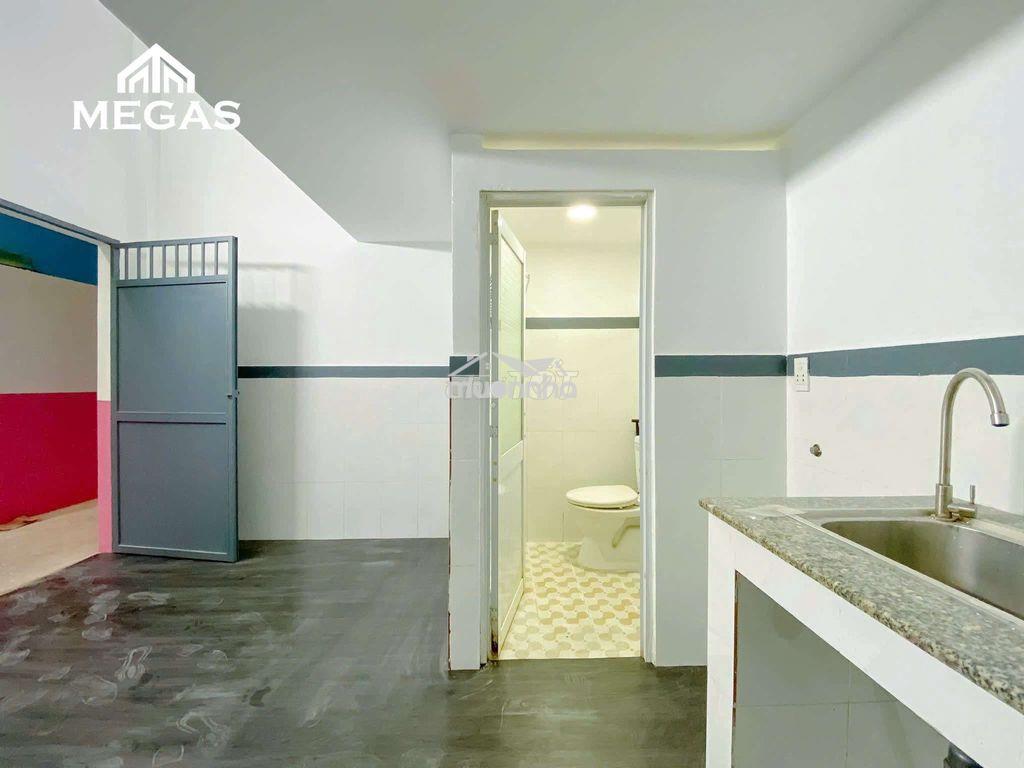 Phòng gác cao rộng thoáng giá rẻ ngay trung tâm thảo điền quận 2 - 4