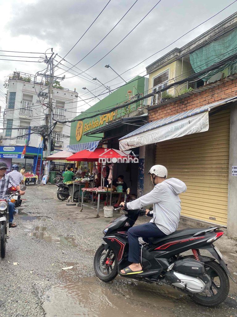 Nhà 1 trệt 1 lầu trống suốt ngay chợ , công ty may phương đông - 4