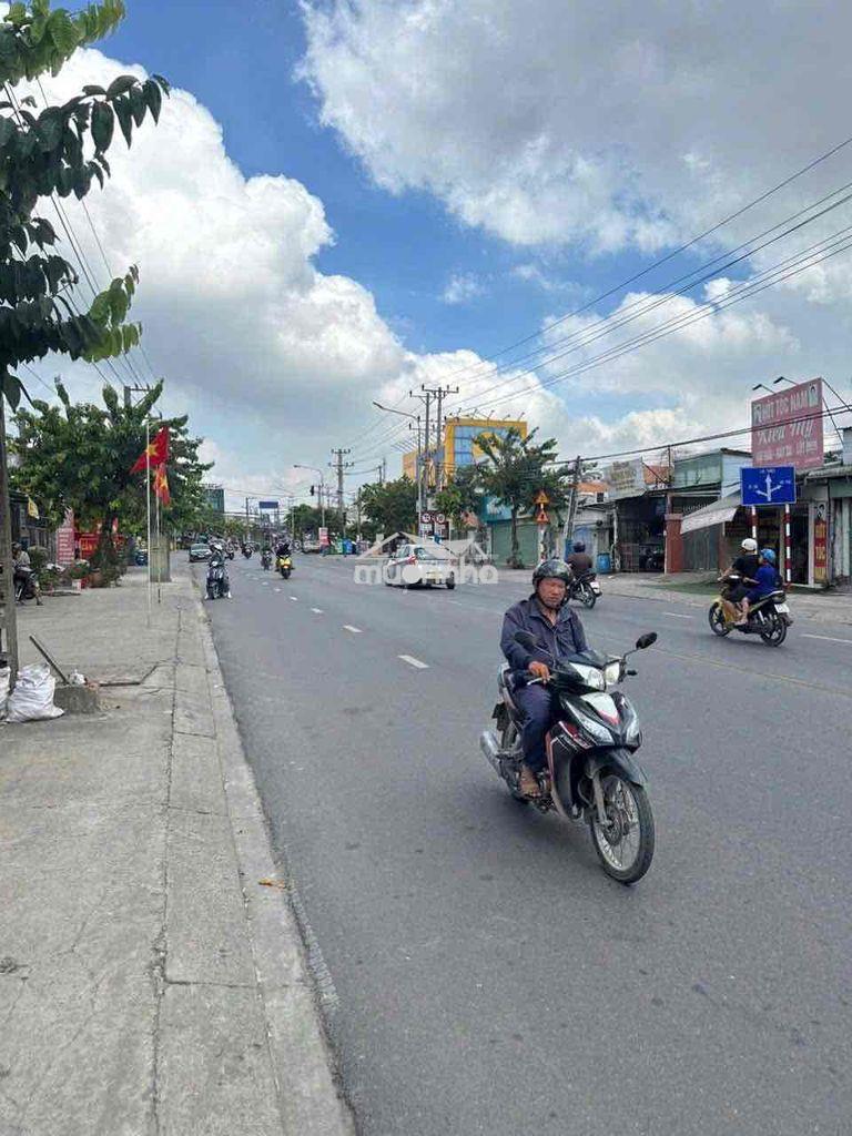 Mặt tiền kinh doanh nhà đường đt-743a , gần ngã 3 ông xã