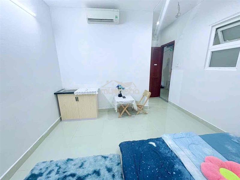 Trống phòng máy lạnh cạnh đh văn lang đặng thuỳ trâm