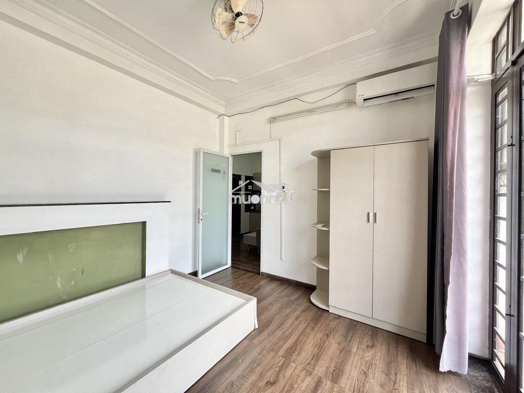 Cho thuê căn hộ 2 phòng ngủ - ban công - 60m2 - gần bờ kè - quận 3  - 4