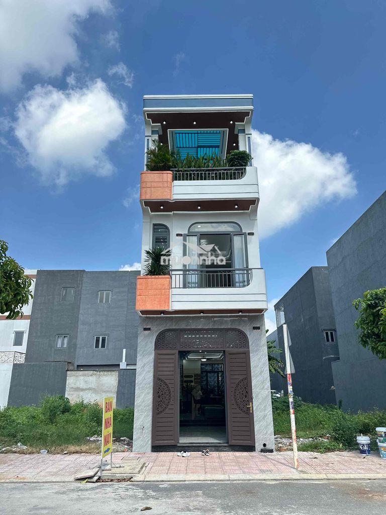 Nhà 1 trệt 2 lầu full nội thất. ngay khu dân cư