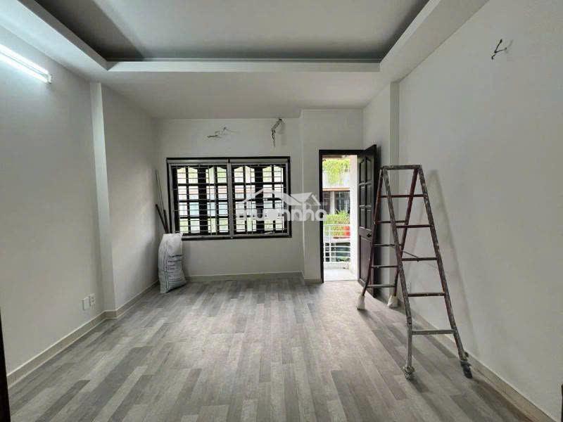 Hơn 250m2 sử dụng - 3 tầng - 7 phòng - số 702 sư vạn hạnh, quận 10