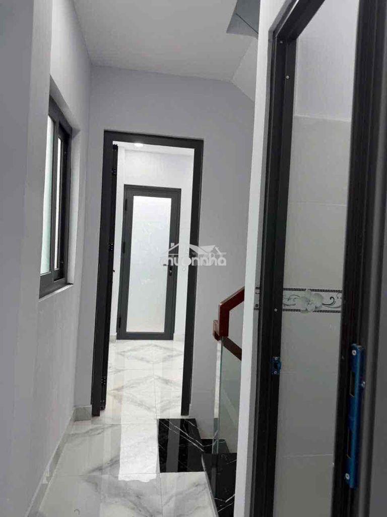 Bán gấp nhà 2 lầu hẻm xe hơi cách nhà vài bước chân - 4