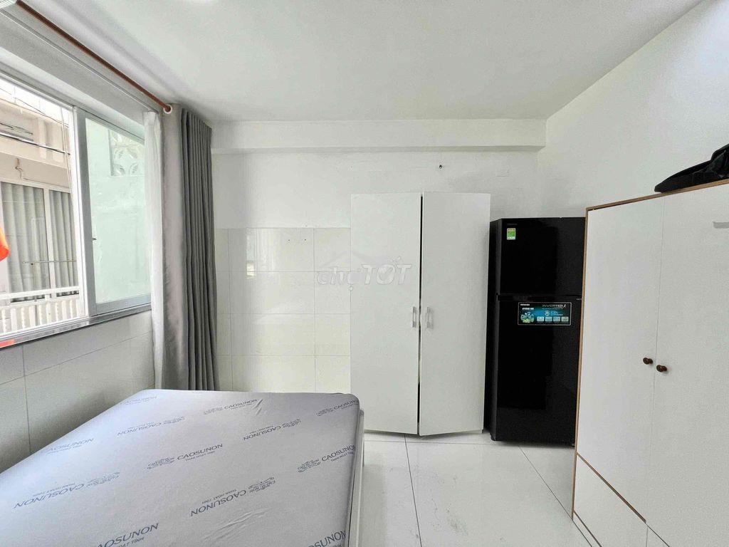 Căn hộ ngay ueh 2pn nguyên sàn full nội thất có cửa sổ thoáng - 3
