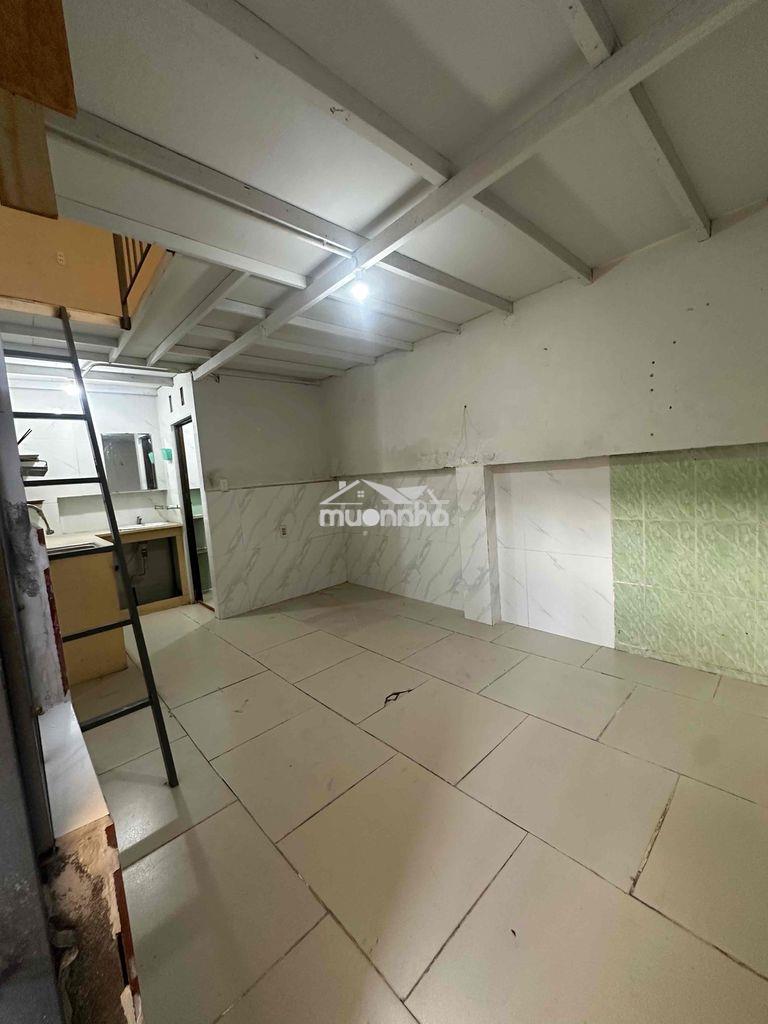 Phòng gác giá rẻ siêu rộng