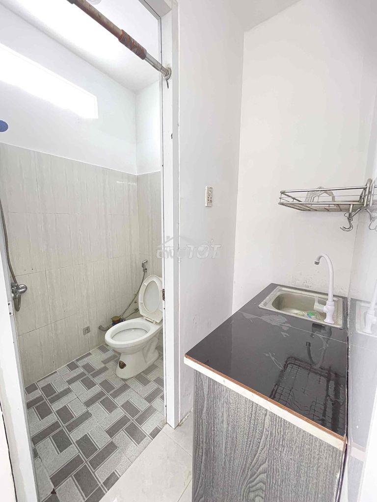 Phòng ban công ngã tư bảy hiền tân bình - 4