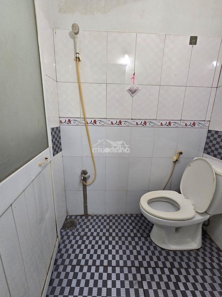 Cho thuê phòng giá rẻ 2tr5, tầng trệt ( q tân phú cũ) - 4