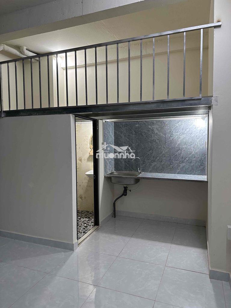 Phòng máy lạnh, gác lửng, có phòng bancol quận 9 giá từ 3tr3 - 4