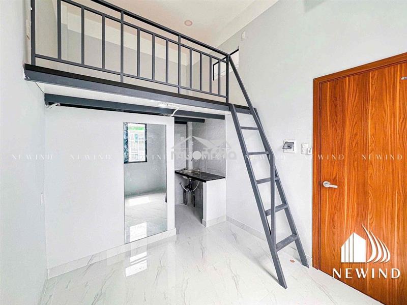 Phòng gác lửng cao sạch đẹp ngay chợ kế bên kcx, ufm tiện về q4, q1