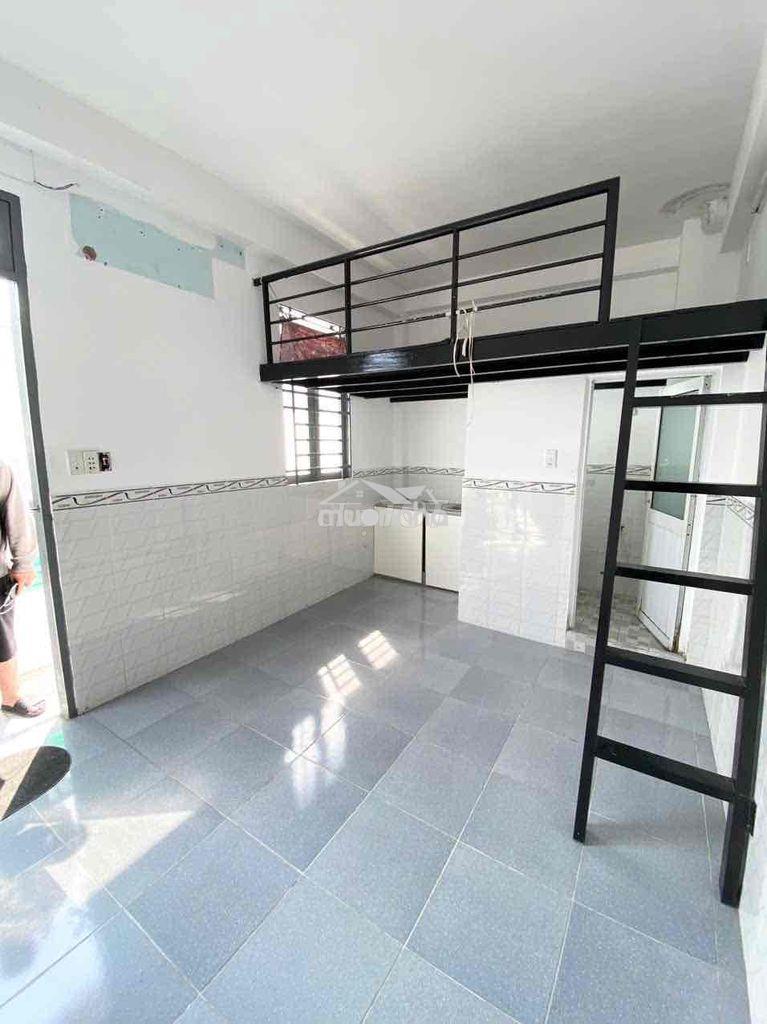 Cho thuê phòng gác máy lạnh, cửa sổ thoáng_ngay dương quảng hàm