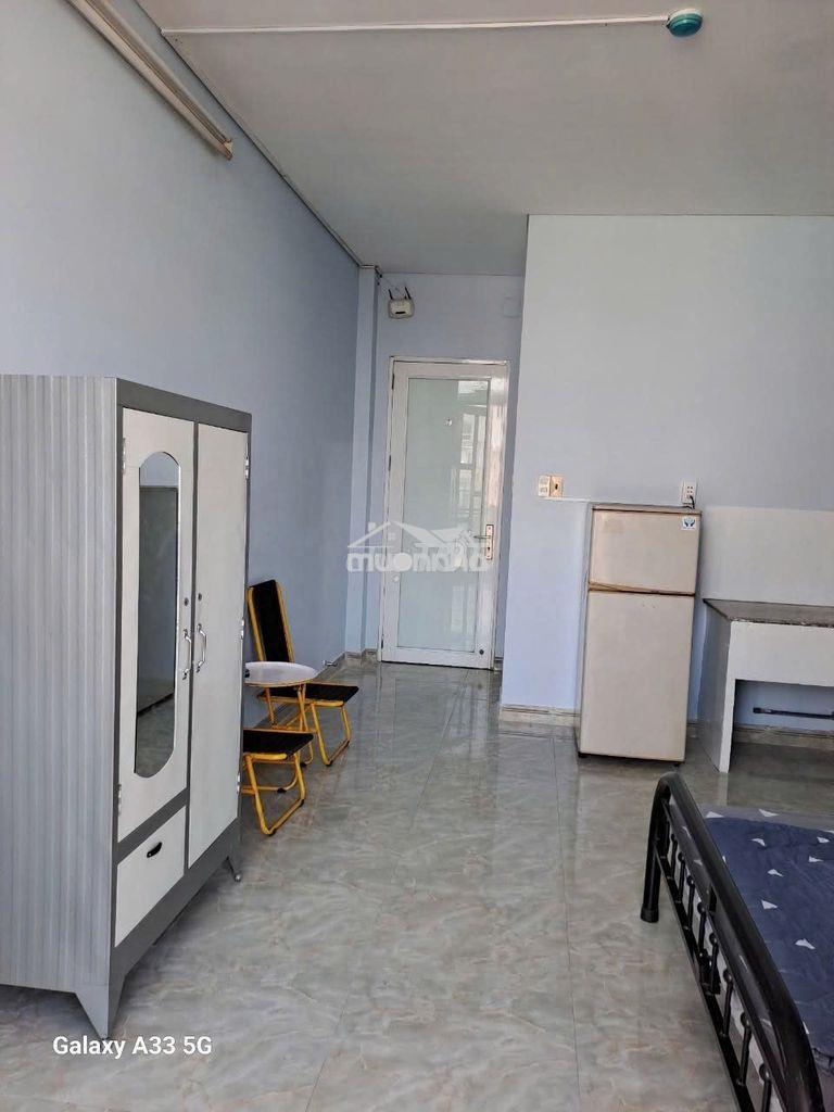 Phòng ban công view mặt tiền đường bàn cờ và điện biên phủ - 2