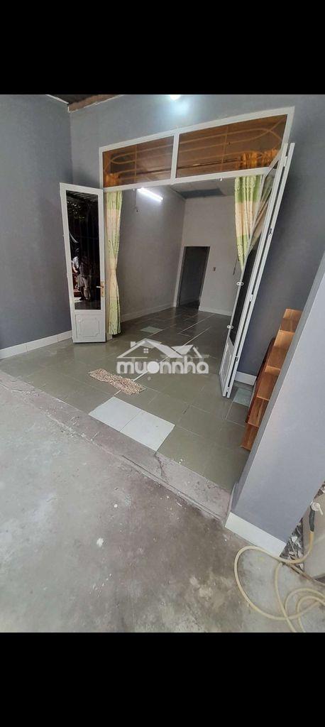 Nhà sạch sẽ dt sd 90m²,nhà c4,gác lửng 2pn ,1 wc ,sân rộng thoáng