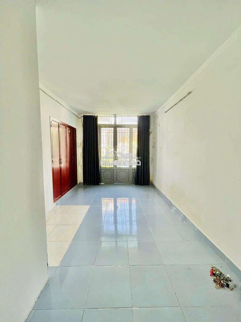Cho thuê nhà2 lầu hẻm xe hơi đường nguyễn văn công_nhà sạch, gần chợ - 4